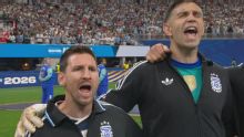 ¡Emocionante Himno Nacional Argentino contra Inglaterra!