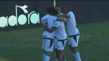 Gol do Goiás! Após jogada bem trabalhada, Kadu Sousa aproveita falha de goleiro e abre o placar contra a Ponte Preta