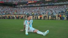 Una imagen que duele: Messi, desplomado en el piso tras el partido