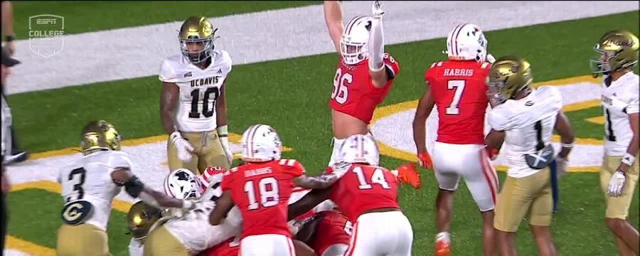 DJ Smith crosses goal line for 1-yard rushing touchdown