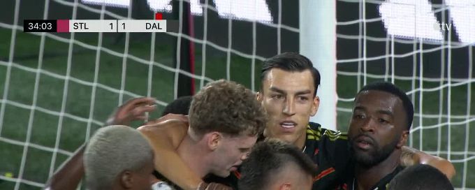 Petar Musa scores in the 34'