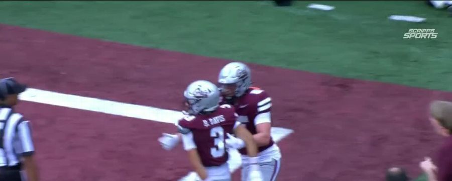 Keali'i Ah Yat airs it out for a 28-yard touchdown pass