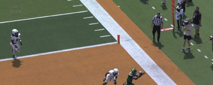 Sawyer Robertson connects for 10-yard TD pass