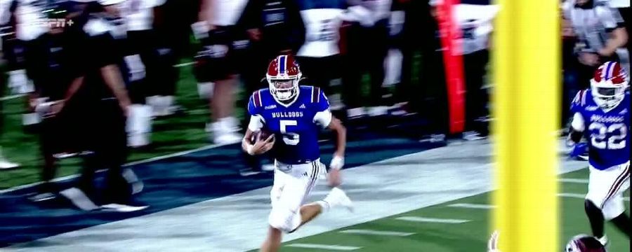 Blake Baker breaks off 38-yard rush