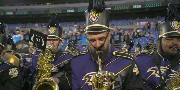 Jason Kelce suits up to play with Ravens' band