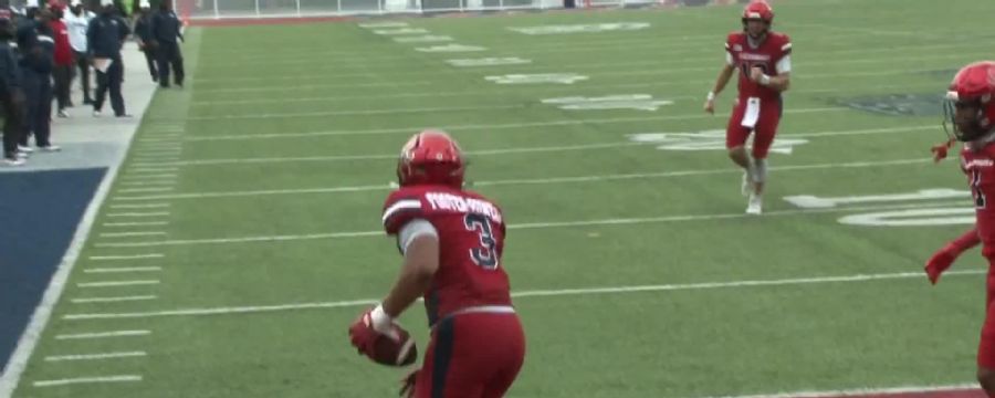 Ashten Snelsire connects for 7-yard TD pass