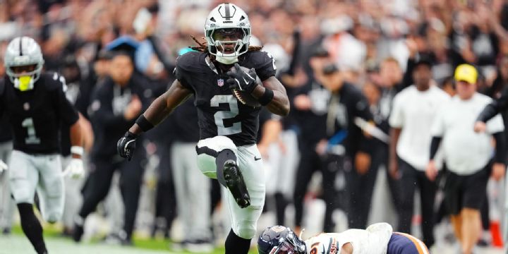 Ashton Jeanty takes off for a 64-yard TD run