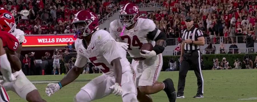 Ty Simpson throws pass to 6-foot-7, 366-pound tackle Kadyn Proctor