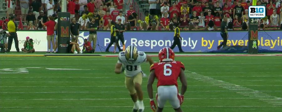 Demond Williams Jr. airs it out for 34-yard touchdown pass