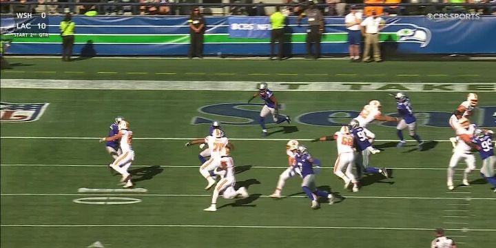 Rachaad White finds a gap for a Bucs TD