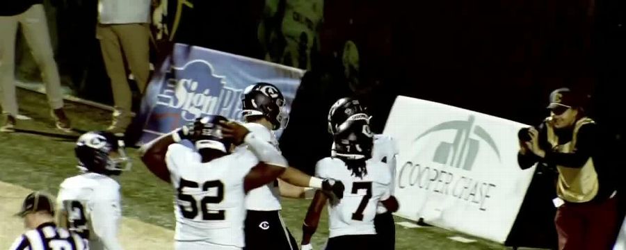 Carter Vargas crosses goal line for 9-yard rushing touchdown