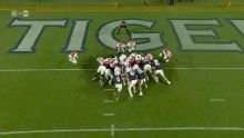 No. 10 Georgia forces a goal-line fumble to seize momentum and beat Auburn 20-10