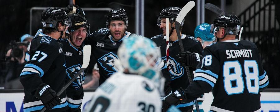 Schmaltz nets second career hat trick in Mammoth's win