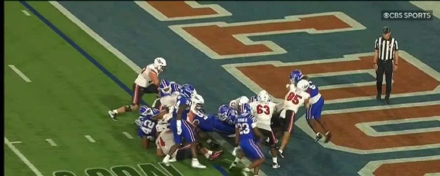 George Hart III crosses goal line for 1-yard rushing touchdown