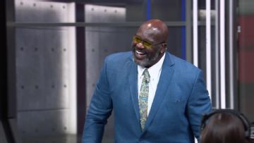 Shaq stumbles after race walking with Kenny Smith