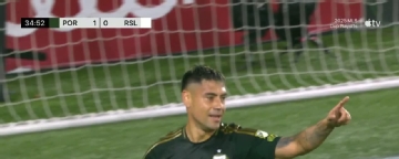 Felipe Mora scores 2 goals in 1st half for Timbers