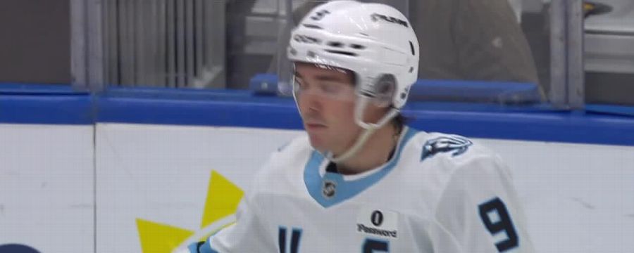 Clayton Keller nets goal for Mammoth