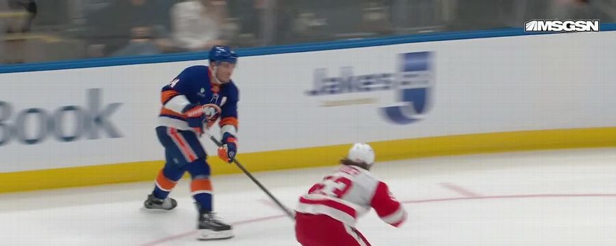 Emil Heineman nets goal for Islanders