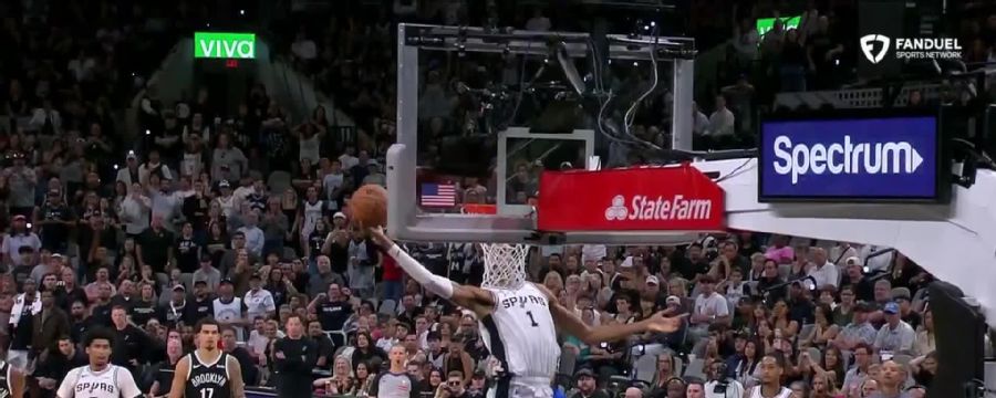 Wemby punctuates 31-point game with powerful slam
