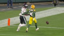 Smith's TD catch helps Eagles beat Packers 10-7 in defensive struggle