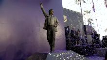Lakers unveil Pat Riley statue