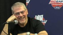 Geno Auriemma cracks joke about UConn's motivation this season