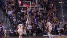 Curry scores 17 points with two 4-point plays in second game back from injury, Warriors beat Kings