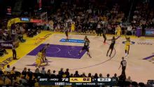 LeBron, Kennard hit back-to-back 3s as Lakers' lead balloons to 16