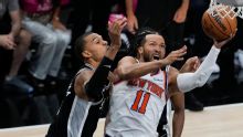 Knicks, Brunson surge late to take down Spurs in Game 1