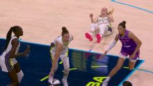 Paige Bueckers limps to tunnel after tweaking ankle on rebound