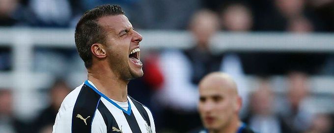 Steven Taylor joins Wellington Phoenix from Peterborough United