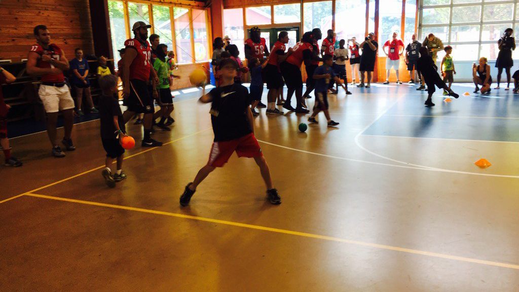 UGA football players visit children at Camp Sunshine
