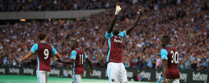 West Ham advance with win in first game at London Stadium