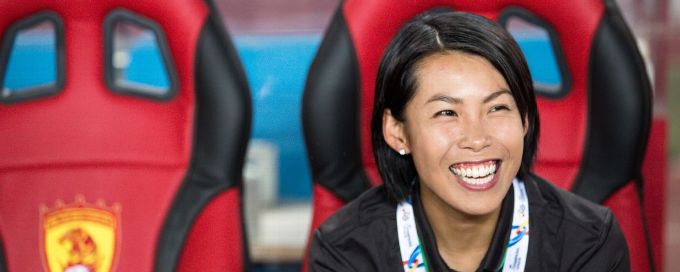 Scolari offers Eastern coach Chan Yuen-ting encouragement after loss