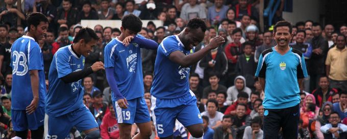 Persib Bandung lose again in Indonesia, Essien plays second half
