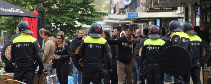 Feyenoord fans clash with riot police after blowing title chance vs. Excelsior