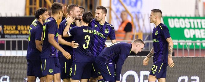 Sigurdsson scores sensational goal as Everton go into group stage