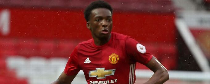 Manchester United's Matty Willock loaned to Utrecht for season