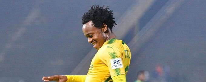 Percy Tau roars as Mamelodi Sundowns move atop PSL