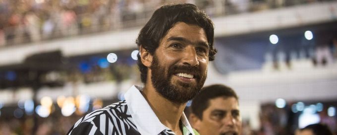 Uruguay striker Sebastian Abreu signs for 26th club, breaks world record