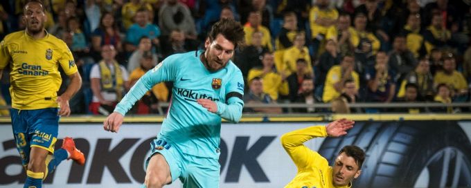 Barcelona draw after Las Palmas net controversial penalty