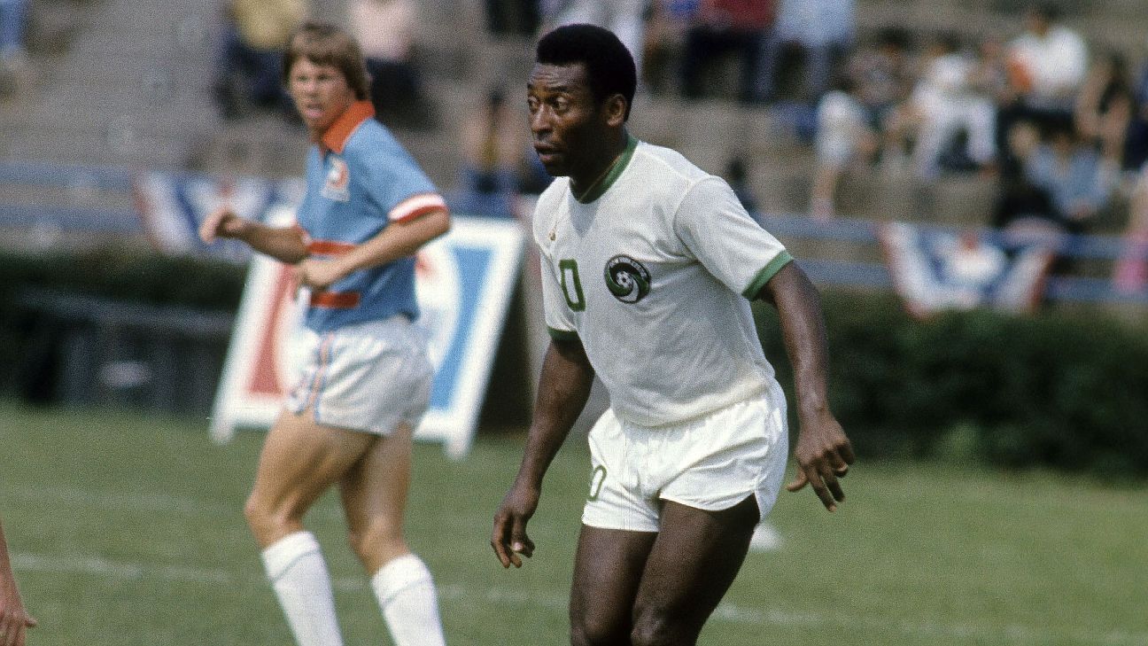 Sports world reacts to death of soccer icon Pele