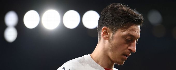 Arsenal's Mesut Ozil misses his chance to convince Unai Emery