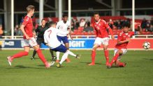 Poveda no fue convocado por Reyes, pero responde con goles en Inglaterra