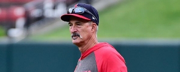 Pitching coach Maddux leaves Rangers for Angels