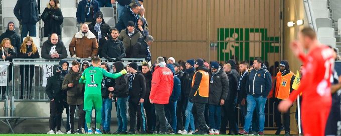 Bordeaux Ultras cause delay with pitch invasion, team respond with 6-0 win