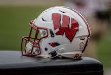 Wisconsin hires ex-Arkansas assistant Eric Mateos for offensive line