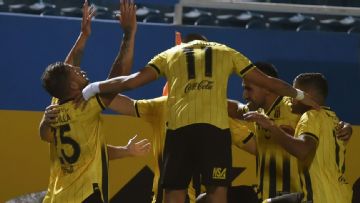 Paraguayan league halts restart after 3 teams get virus