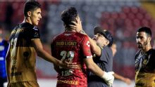 A incrível relação do ídolo e treinador Maradona com o fã Gaspar Servio, hoje rival do Grêmio na Libertadores