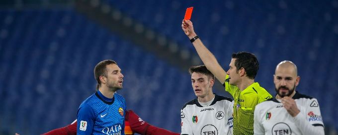 Roma substitutions mix-up: Club make too many changes after being reduced to nine men